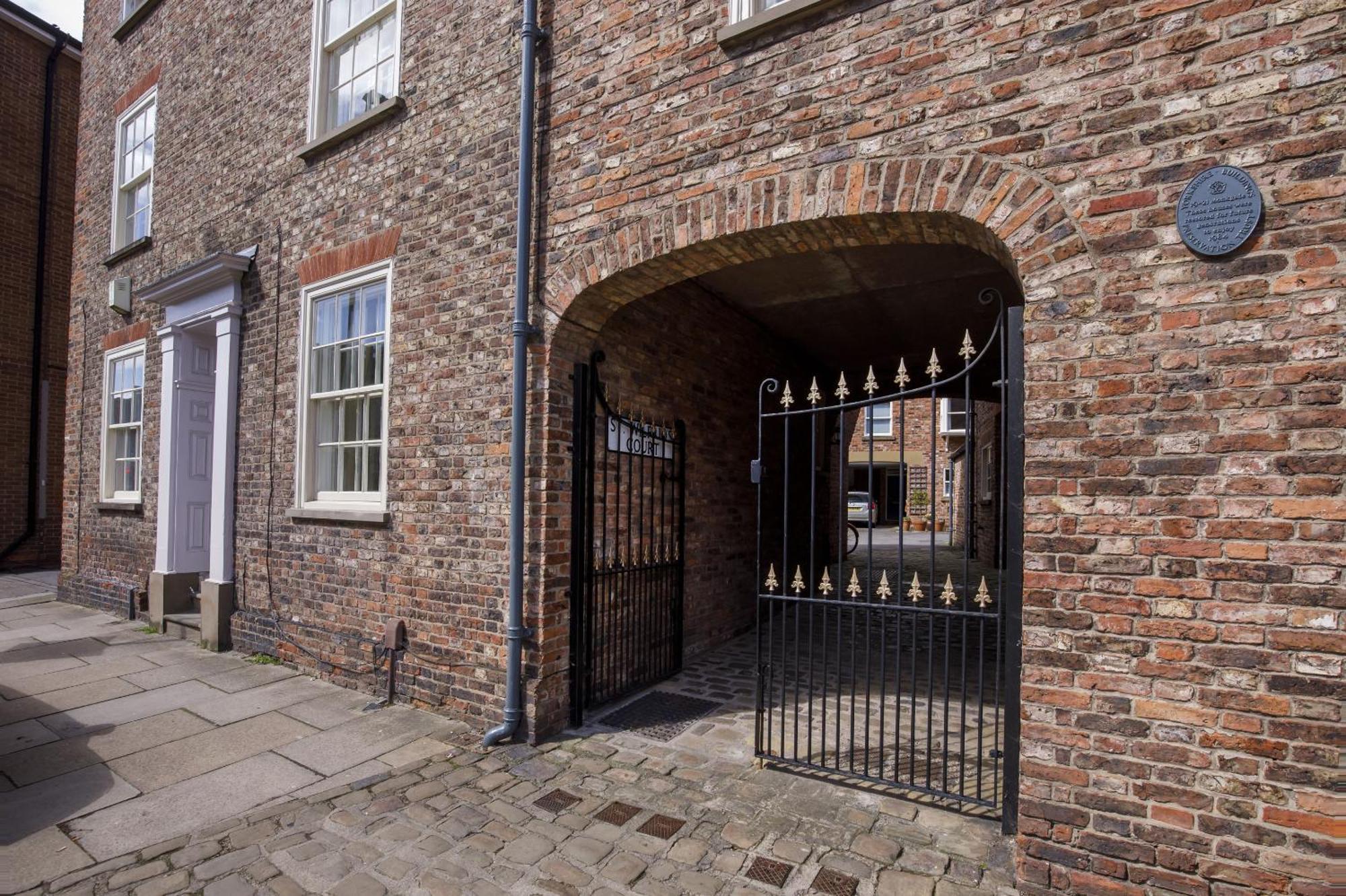 St Wilfrid'S Court Villa York Bagian luar foto