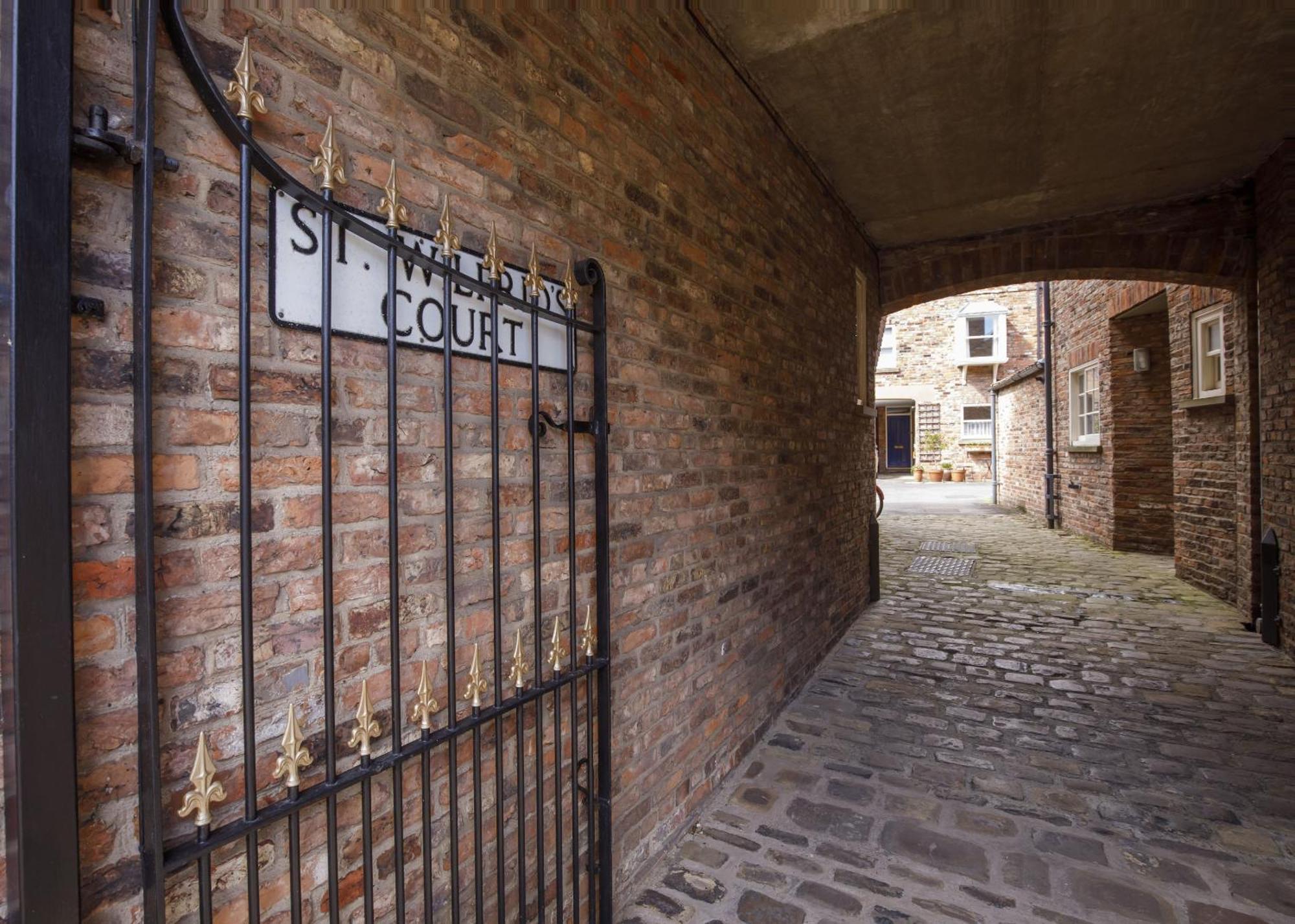 St Wilfrid'S Court Villa York Bagian luar foto